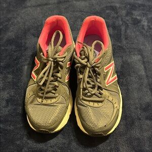 New Balance Women's Sneakers in Grey and Pink